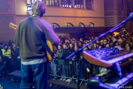 Včeraj je prvi koncert Pravljičnega Kamnik privabil število obiskovalcev (5)